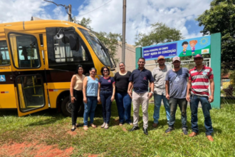 mais-conforto-e-seguranca-no-campo:-novo-onibus-reforca-transporte-de-estudantes-no-assentamento-santa-clara