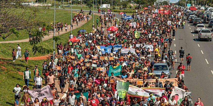 indigenas-de-todo-o-brasil-ocupam-a-esplanada-dos-ministerios
