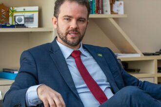 governo-avalia-uso-do-fgts-para-quitar-dividas,-diz-durigan