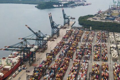 porto-de-santos-prioriza-desembarque-de-caminhoes-com-gasolina