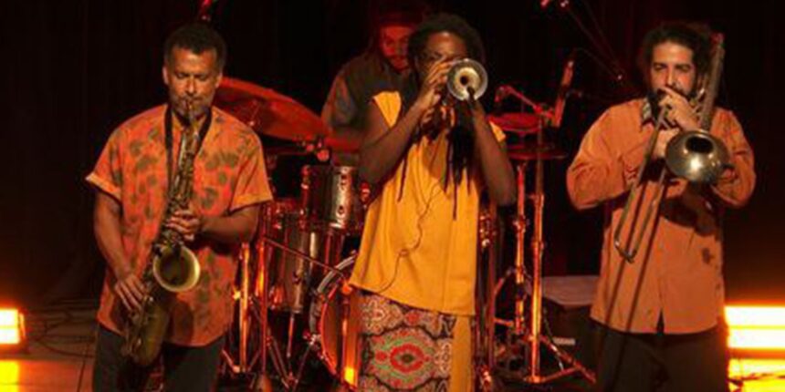 cena-musical-exibe-show-que-celebra-dez-anos-da-banda-afrojazz