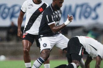 apos-atraso-devido-a-chuva,-remo-e-vasco-empatam-pelo-brasileirao