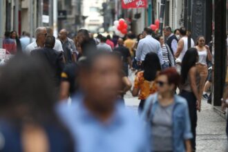 abono-salarial-comeca-a-ser-pago-para-nascidos-em-marco-e-abril