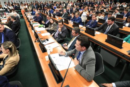 ccj-da-camara-retoma-analise-do-fim-da-escala-6×1-nesta-quarta