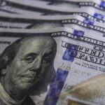 ibovespa-cai-e-dolar-fecha-estavel-em-dia-de-tensao-externa