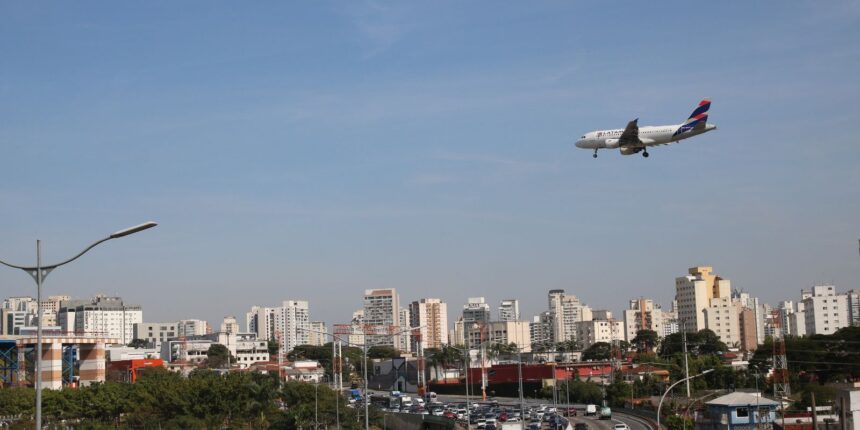 empresas-aereas-terao-linha-de-credito-para-enfrentar-alta-de-custos