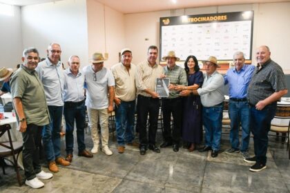 festa-do-pe-de-soja-solteiro-movimentou-laguna-carapa-com-tradicao,-tecnologia-e-safra-em-alta