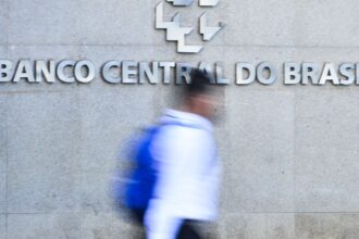 juros-elevados-mantem-pressao-sobre-endividamento-das-familias