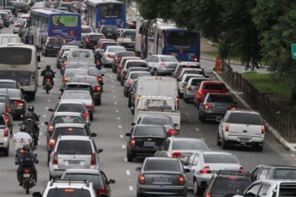 gasolina-e-alimentos-pressionam,-e-previa-da-inflacao-sobe-para-0,89%
