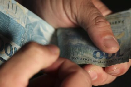 salario-medio-do-trabalhador-amplia-recorde-e-chega-a-r$-3.722