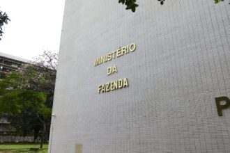 reforma-tributaria:-governo-regulamenta-cobranca-da-cbs-e-do-ibs