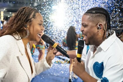primeira-mulher-interprete-do-carnaval-do-rio-recebe-premio-da-alerj