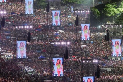 mais-de-2-milhoes-de-pessoas-assistem-ao-show-de-shakira-em-copacabana