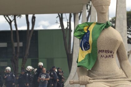 moraes-rejeita-revisar-pena-de-debora-do-batom,-condenada-pelo-8/1