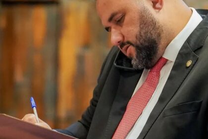 pf-encontra-mensagens-de-violencia-em-celular-de-deputado-preso-no-rj