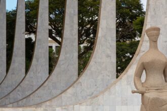 stf-suspende-julgamento-de-recurso-para-garantir-revisao-da-vida-toda