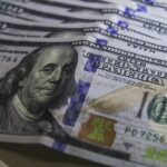 dolar-fecha-abaixo-de-r$-4,90-pela-primeira-vez-em-28-meses