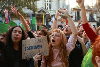 marcha-universitaria-protesta-contra-cortes-de-milei