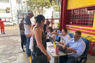 com-atendimento-a-motoristas-e-pedestres,-drive-thru-da-vacinacao-registra-cerca-de-4-mil-doses-aplicadas