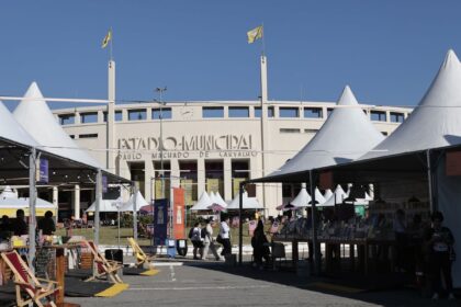 feriado-em-sp-tem-programacao-gratuita-em-feira-do-livro-no-pacaembu
