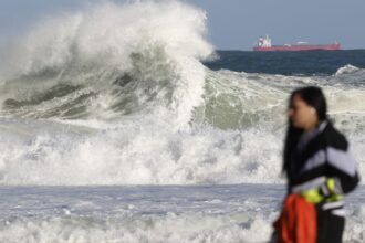 rio-entra-em-alerta-para-ressaca-e-ondas-de-ate-2,5-metros