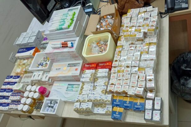 vigilancia-apreende-medicamentos-irregulares-e-vapes-em-transportadora-da-capital