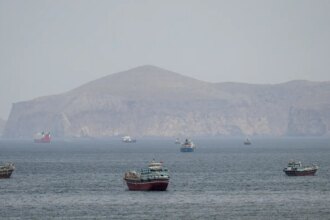 petroleiro-e-atingido-em-ormuz-em-meio-a-ataques-entre-ira-e-eua